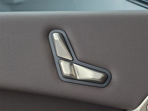 New 2026 BMW iX xDrive45 image 28