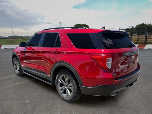 Used 2022 Ford Explorer XLT w/ Equipment Group 202A AWD/4WD image 4