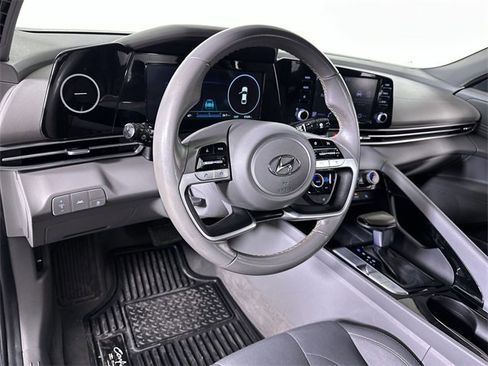 Used 2022 Hyundai Elantra SEL w/ Convenience Package image 10