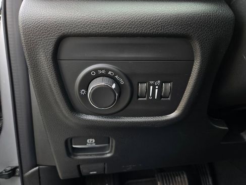 New 2026 Jeep Grand Cherokee Laredo image 11