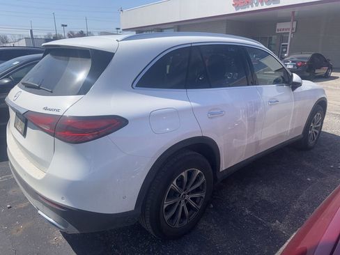 Used 2025 Mercedes-Benz GLC 300 4MATIC image 3