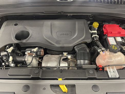 Used 2019 Jeep Renegade Limited w/ UConnect 8.4 Nav Group AWD/4WD image 23