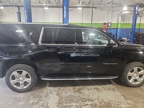 Used 2019 Chevrolet Suburban Premier AWD/4WD image 9