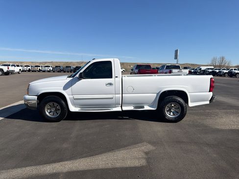 Used 2004 Chevrolet Silverado 1500 LS w/ Light Duty Power Package AWD/4WD image 9