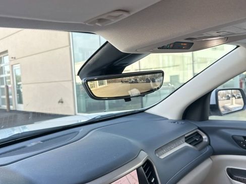 Used 2023 GMC Acadia Denali w/ Denali Ultimate Package image 9