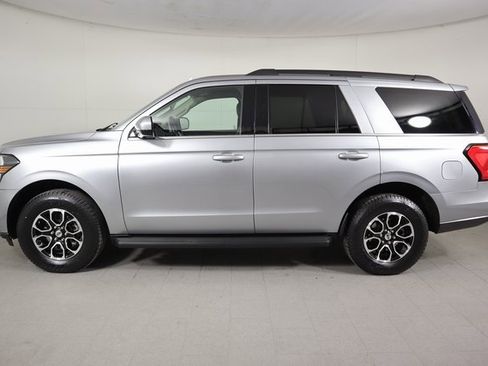 Used 2024 Ford Expedition XLT image 9