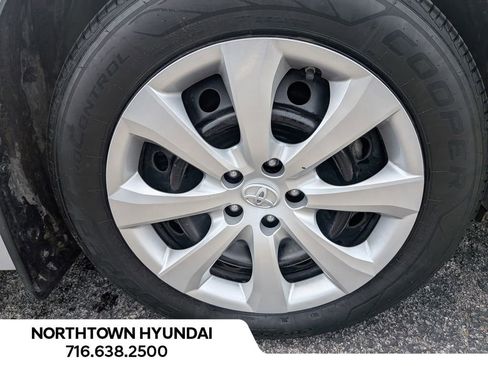 Used 2020 Toyota Corolla LE FWD image 39