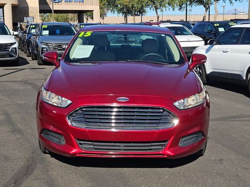 Used 2015 Ford Fusion SE image 2