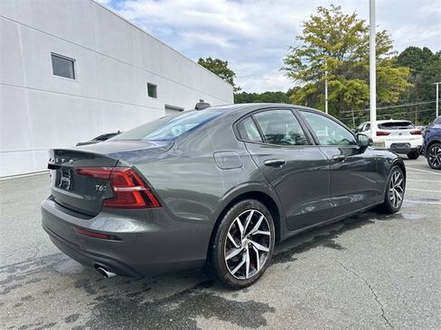 Used 2019 Volvo S60 T6 Momentum w/ Premium Package image 5