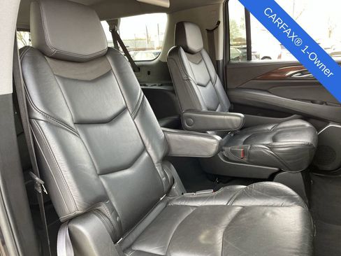 Used 2018 Cadillac Escalade ESV Luxury image 19