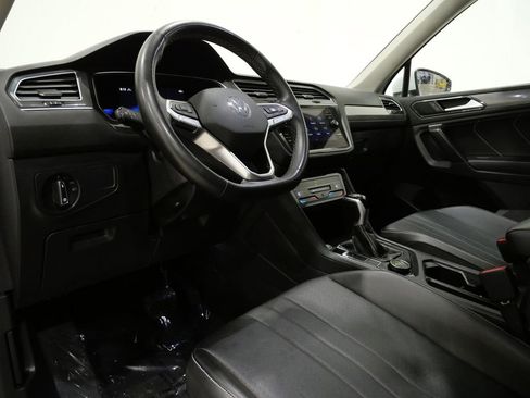 Used 2022 Volkswagen Tiguan SE AWD/4WD image 12