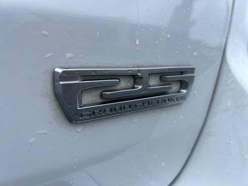 Used 2018 Jeep Grand Cherokee Limited AWD/4WD image 8