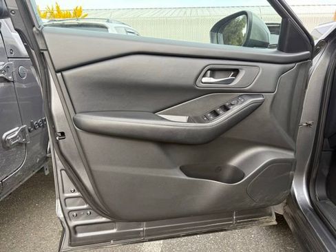 Used 2024 Nissan Rogue SV AWD/4WD image 16