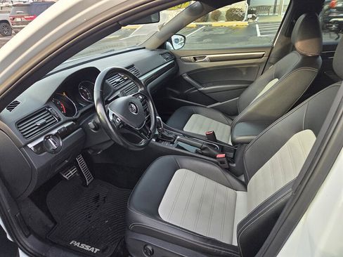 Used 2018 Volkswagen Passat 3.6 image 10