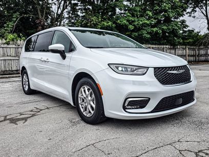Used 2023 Chrysler Pacifica Touring-L