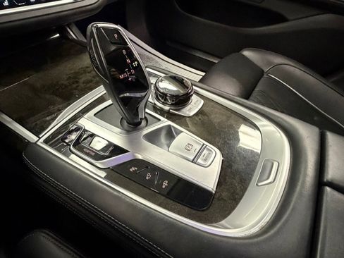 Used 2021 BMW 750i xDrive w/ Executive Package image 56