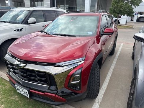 Used 2025 Chevrolet Equinox ACTIV w/ Safety and Technology Package image 2