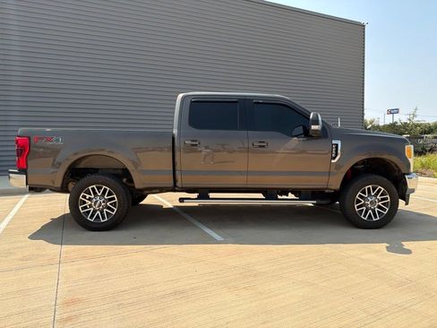 Used 2017 Ford F250 Lariat w/ Lariat Value Package AWD/4WD image 2