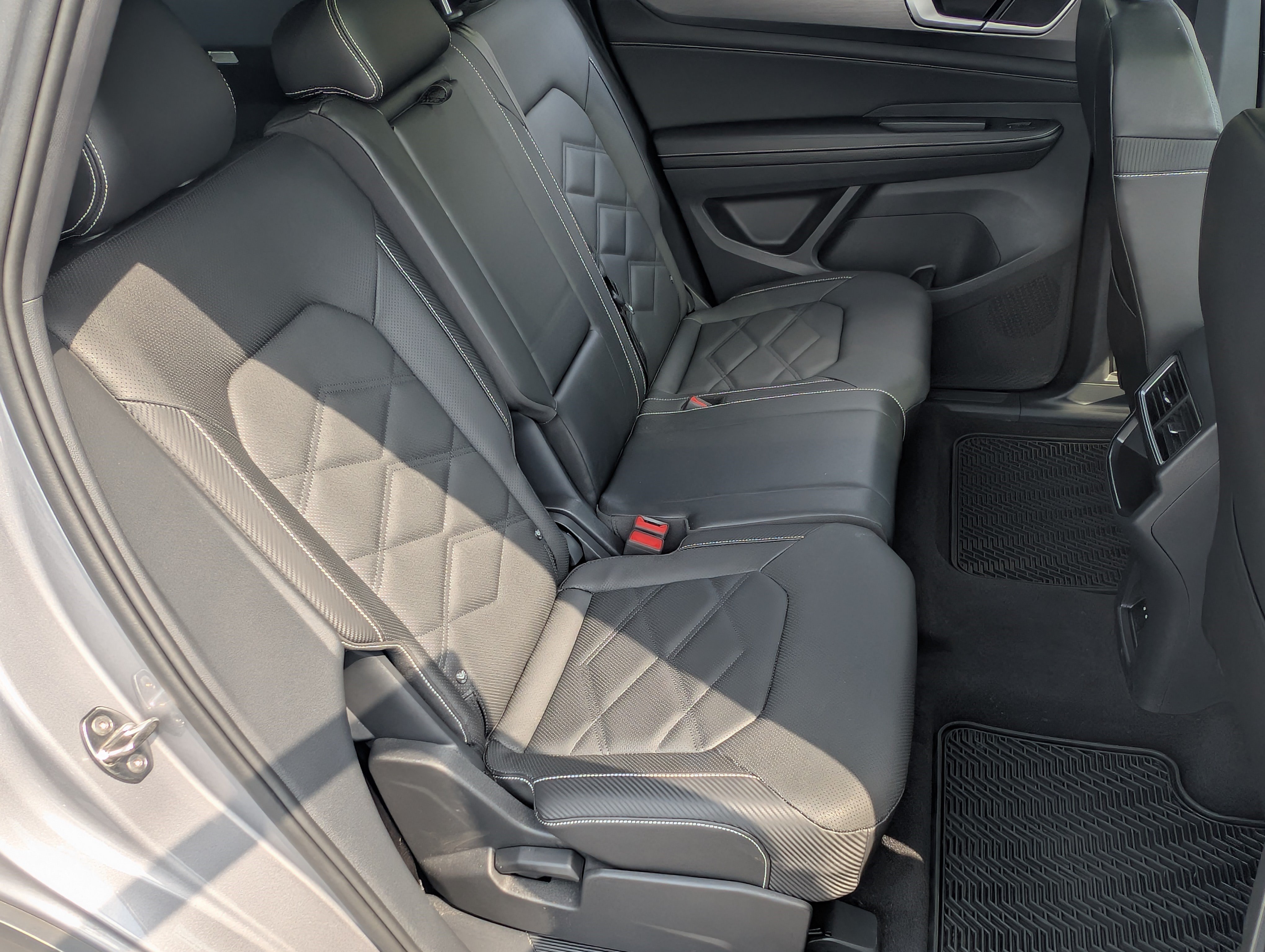 Used 2026 Volkswagen Atlas Cross Sport SE w/ Panoramic Sunroof Package FWD image 20