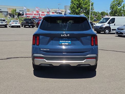 Used 2024 Kia Sorento S w/ Panoramic Sunroof Package FWD image 13