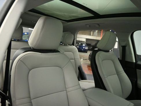 Used 2025 Lincoln Aviator AWD image 31