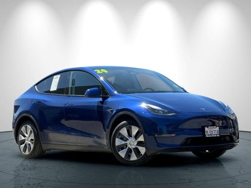 Used 2024 Tesla Model Y Long Range AWD/4WD image 2