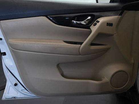 Used 2017 Nissan Rogue SL w/ SL Premium Package image 23