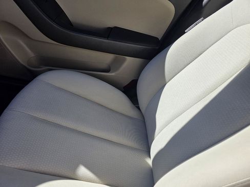Used 2009 Hyundai Elantra GLS FWD image 17
