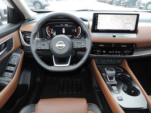 Used 2024 Nissan Rogue Platinum image 21