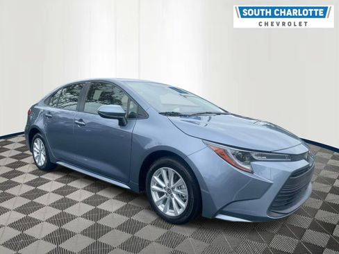 Used 2023 Toyota Corolla LE w/ LE Premium Package FWD image 3