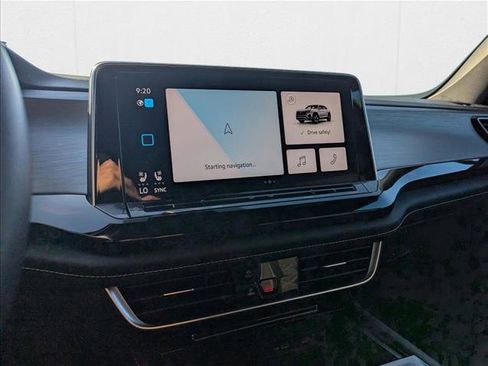 Certified 2025 Volkswagen Atlas Cross Sport SE w/ Panoramic Sunroof Package image 14