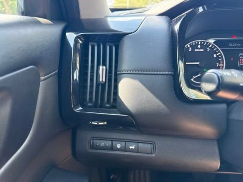 Used 2025 Nissan Pathfinder SV FWD image 10