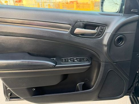 Used 2013 Chrysler 300 C image 10