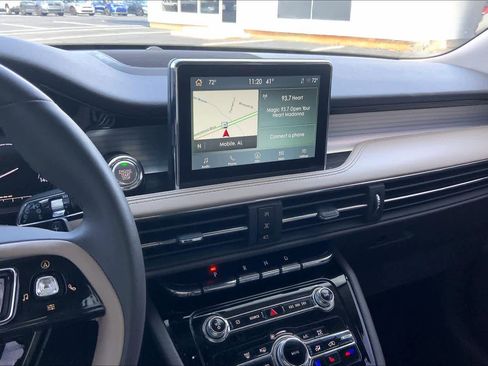 Used 2022 Lincoln Corsair Standard w/ Equipment Group 101A image 7