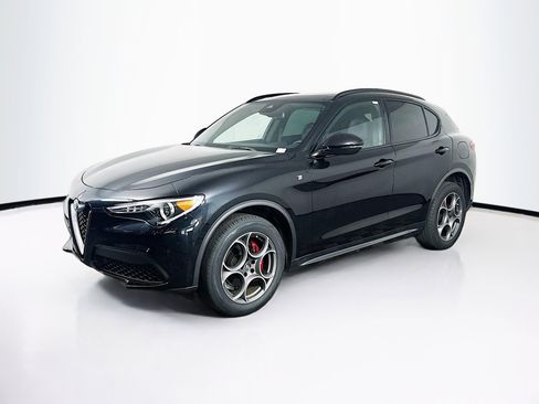 Used 2022 Alfa Romeo Stelvio Ti image 3