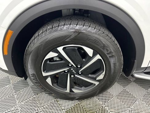 Used 2023 Kia Sportage LX AWD/4WD image 11