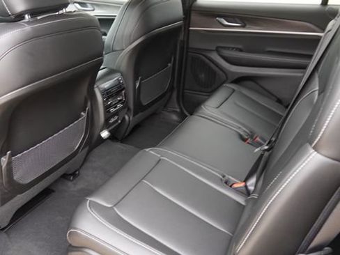 New 2025 Jeep Grand Cherokee L Limited w/ Black Appearance Package image 15