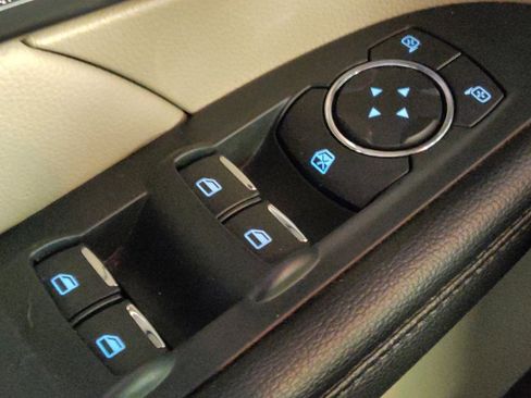 Used 2019 Ford Explorer XLT image 27