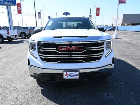 Used 2025 GMC Sierra 1500 SLT image 8