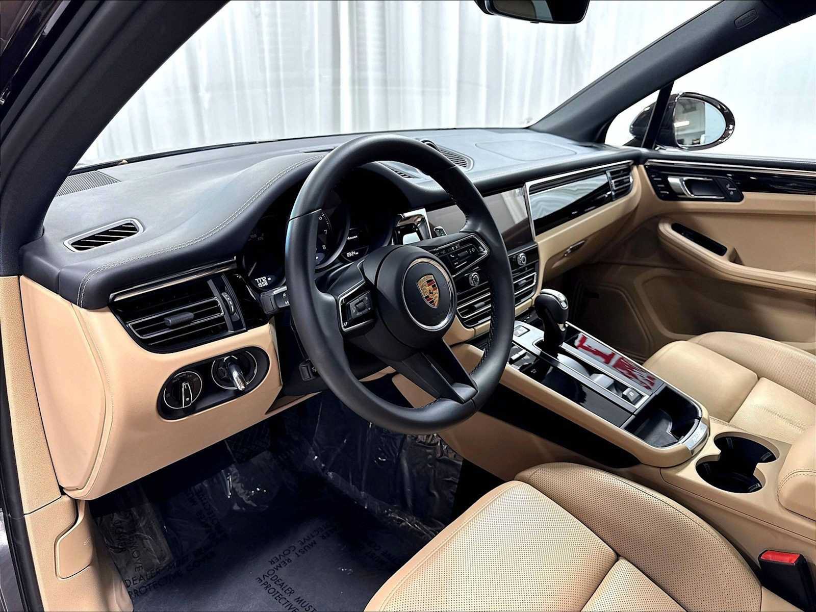 Used 2026 Porsche Macan AWD/4WD image 6