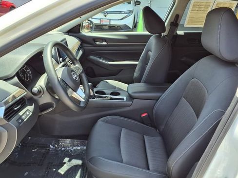 Used 2025 Nissan Altima 2.5 SV FWD image 15