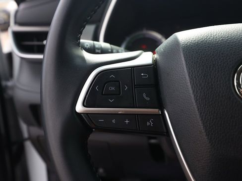 Used 2024 Toyota Highlander XLE image 26