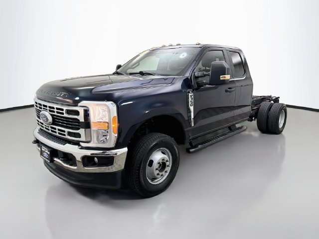 Used 2023 Ford F350 XL w/ XL Chrome Package AWD/4WD image 3