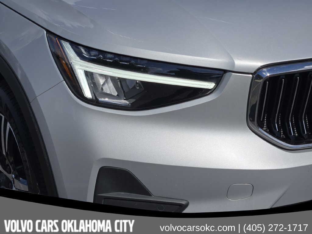 Certified 2025 Volvo XC40 B5 Core AWD/4WD image 9