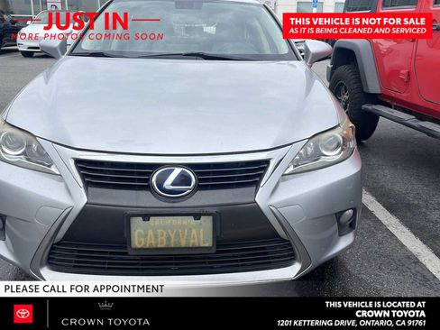 Used 2015 Lexus CT 200h w/ Navigation Package FWD image 2