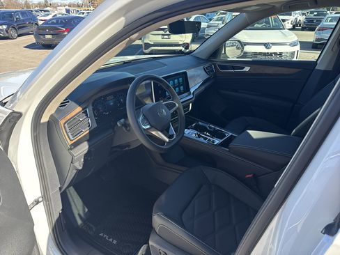 New 2026 Volkswagen Atlas SE image 10