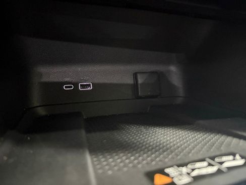 Used 2024 Chevrolet Traverse Z71 image 36