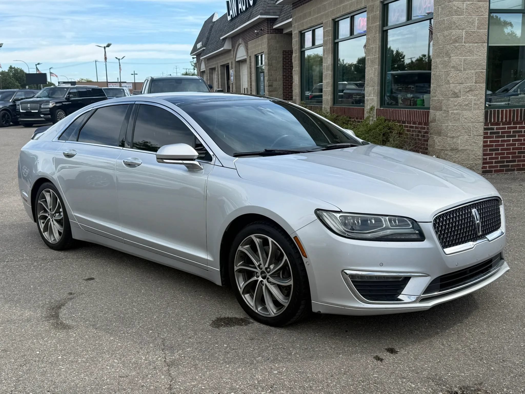 Used 2017 Lincoln MKZ Reserve w/ Luxury Package AWD/4WD image 3