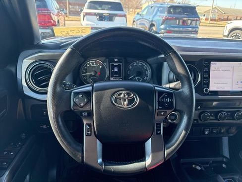 Used 2022 Toyota Tacoma TRD Off-Road image 3