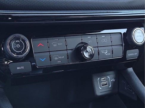 New 2026 Jeep Compass Latitude image 13